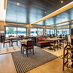 Radisson Blu & Spa, Tuzla מלון