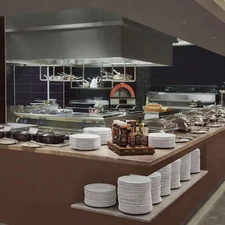 Radisson Blu & Spa, Tuzla מלון